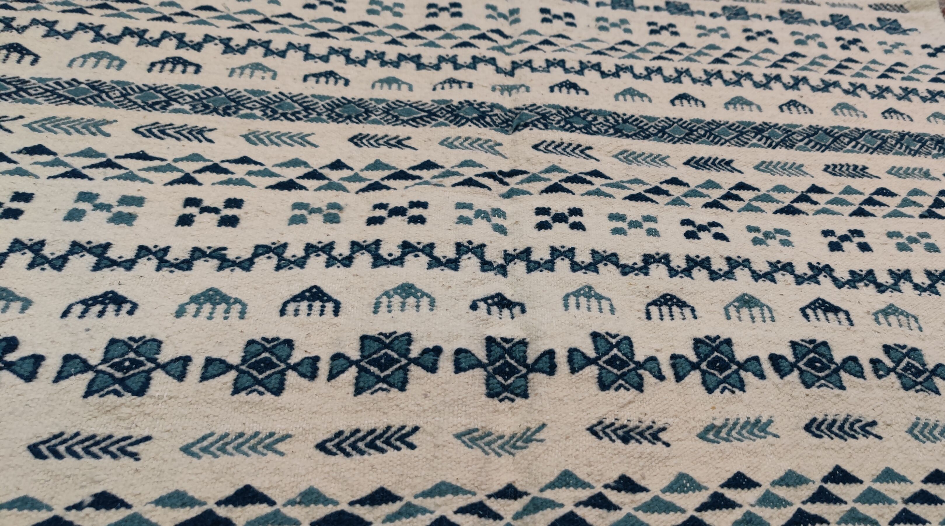 Carpet in natural wool 130x220cm