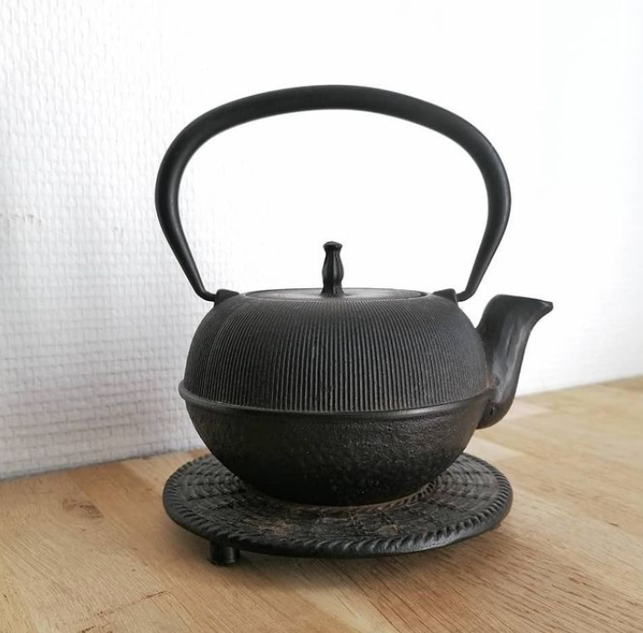 Cast-iron teapot
