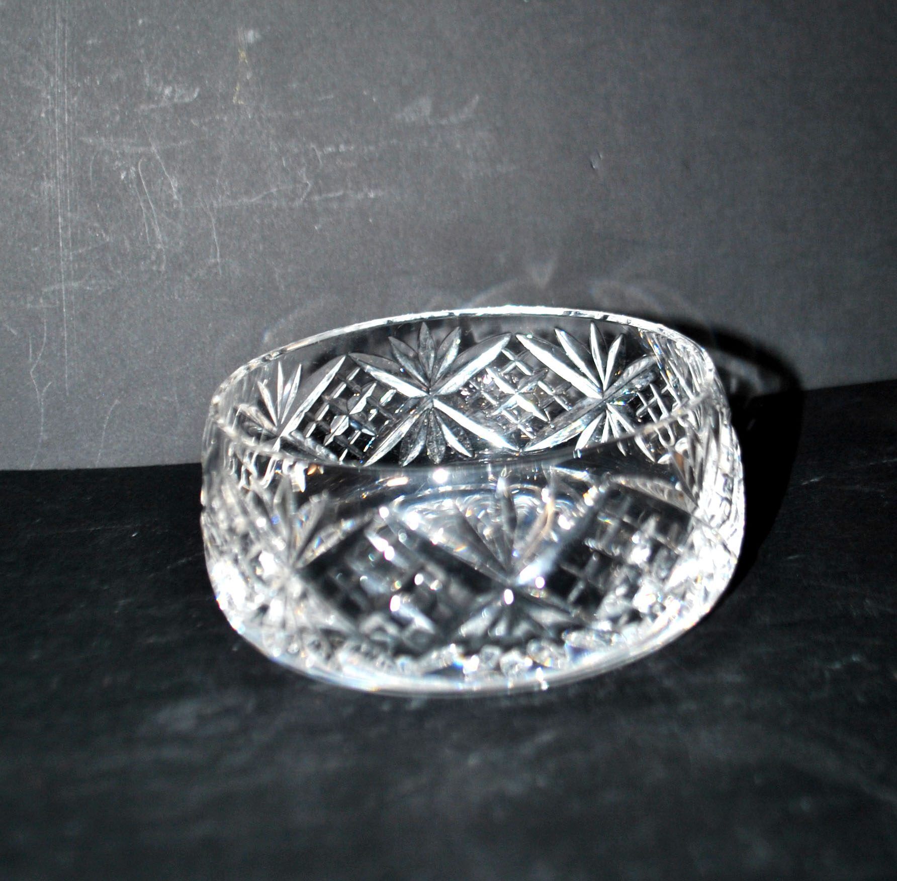 Saint-Louis bowl with whipped cream in cut crystal, signed.