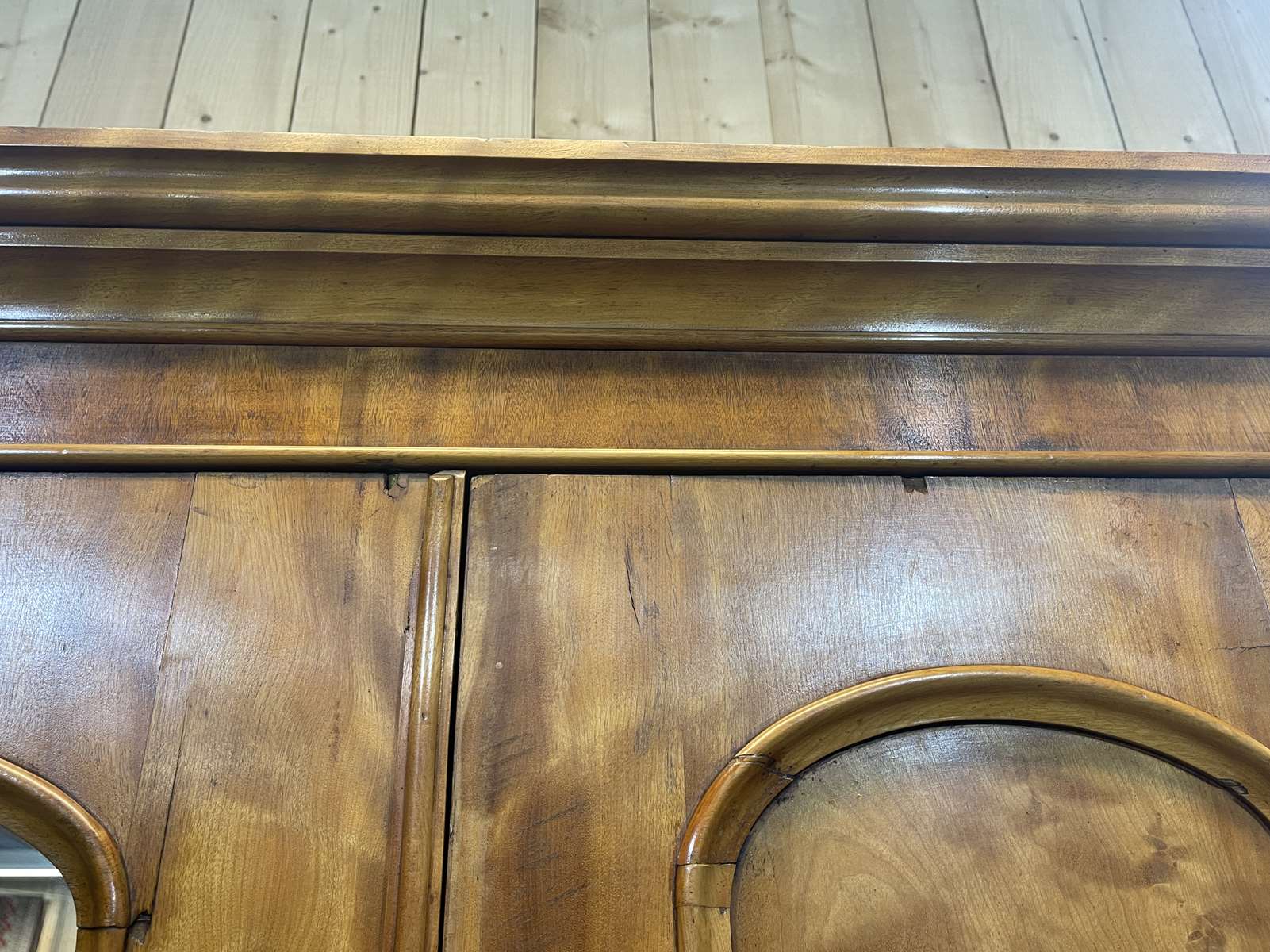 19th-century Victorian wardrobe in light mahogany - dismountable