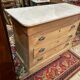 Commode Louis Philippe en pitchpin sur plinthes