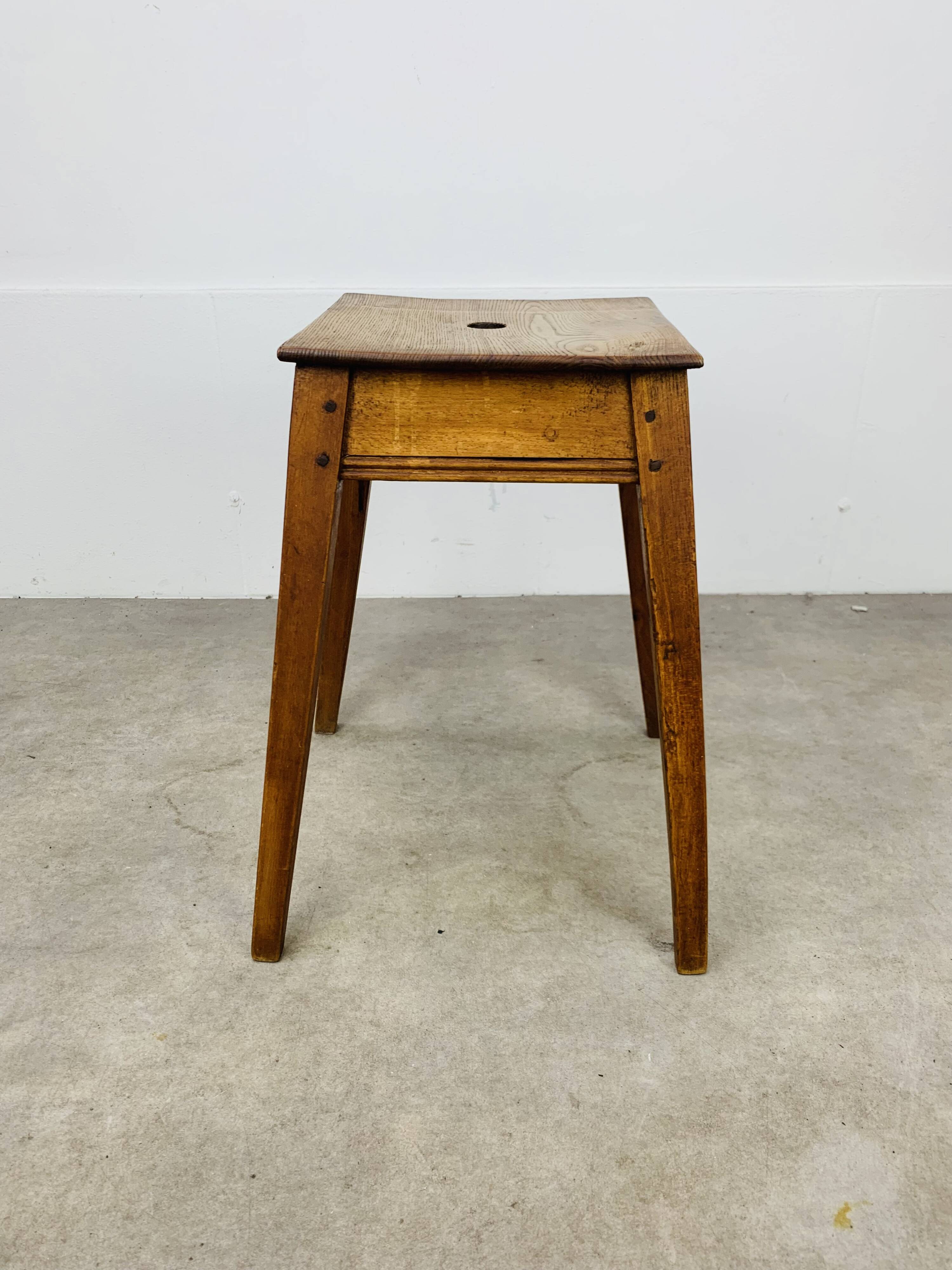 Tabouret de ferme vintage