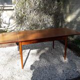 Extendable teak table
