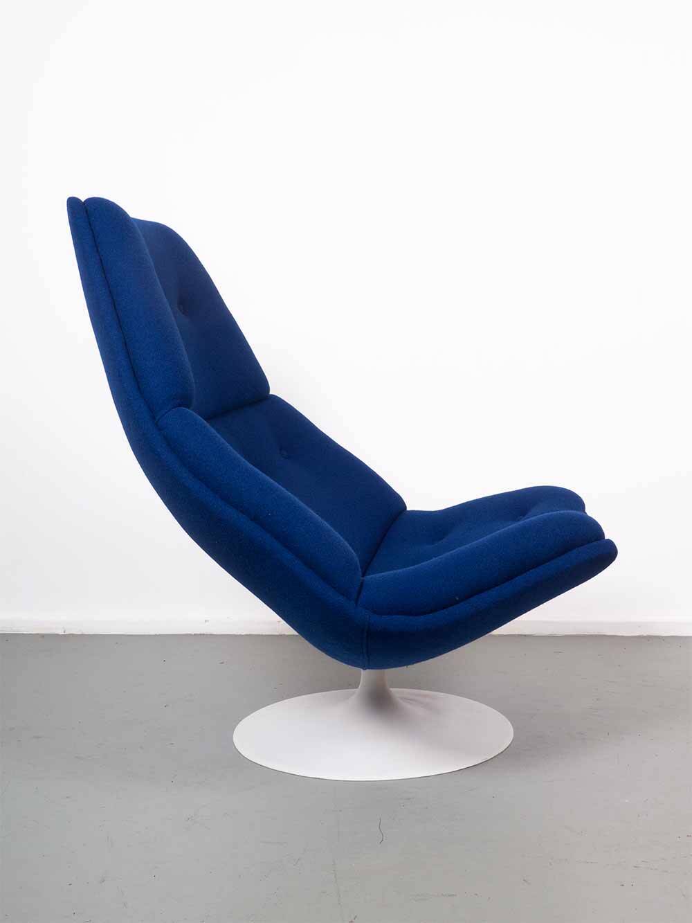Blue Artifort swivel chair F590 – Geoffrey D. Harcourt