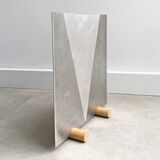 Vase Art Déco RVS avec « pieds » en bois