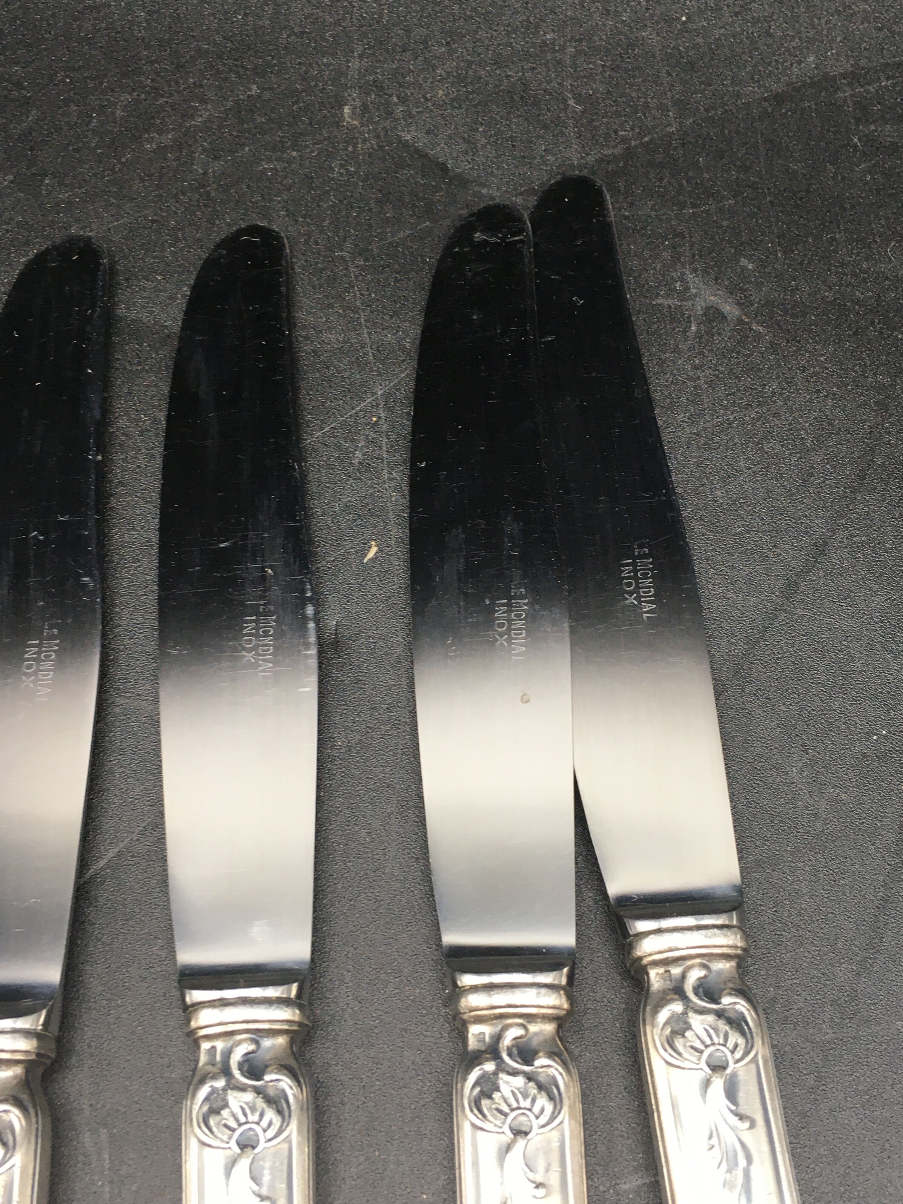 12 silver metal table knives model Rocaille