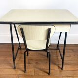 Bureau + chaise d'enfant en formica