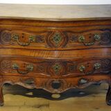 Provençal chest of drawers in solid walnut from Nîmes, Louis XV period