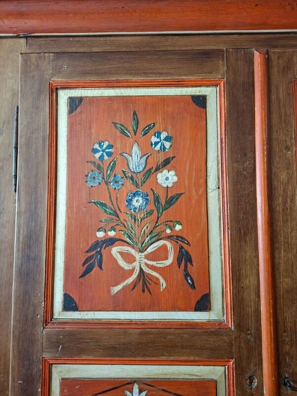 Armoire Alsacienne peinte a la main décor floral, époque XIXeme