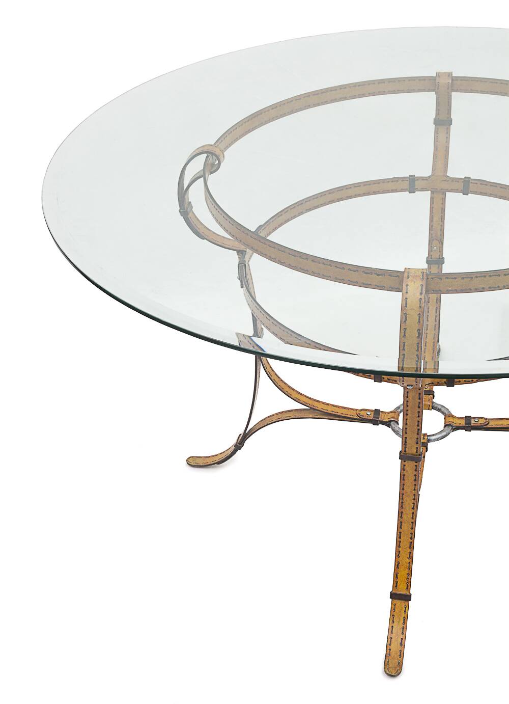 Round dining table