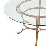 Round dining table