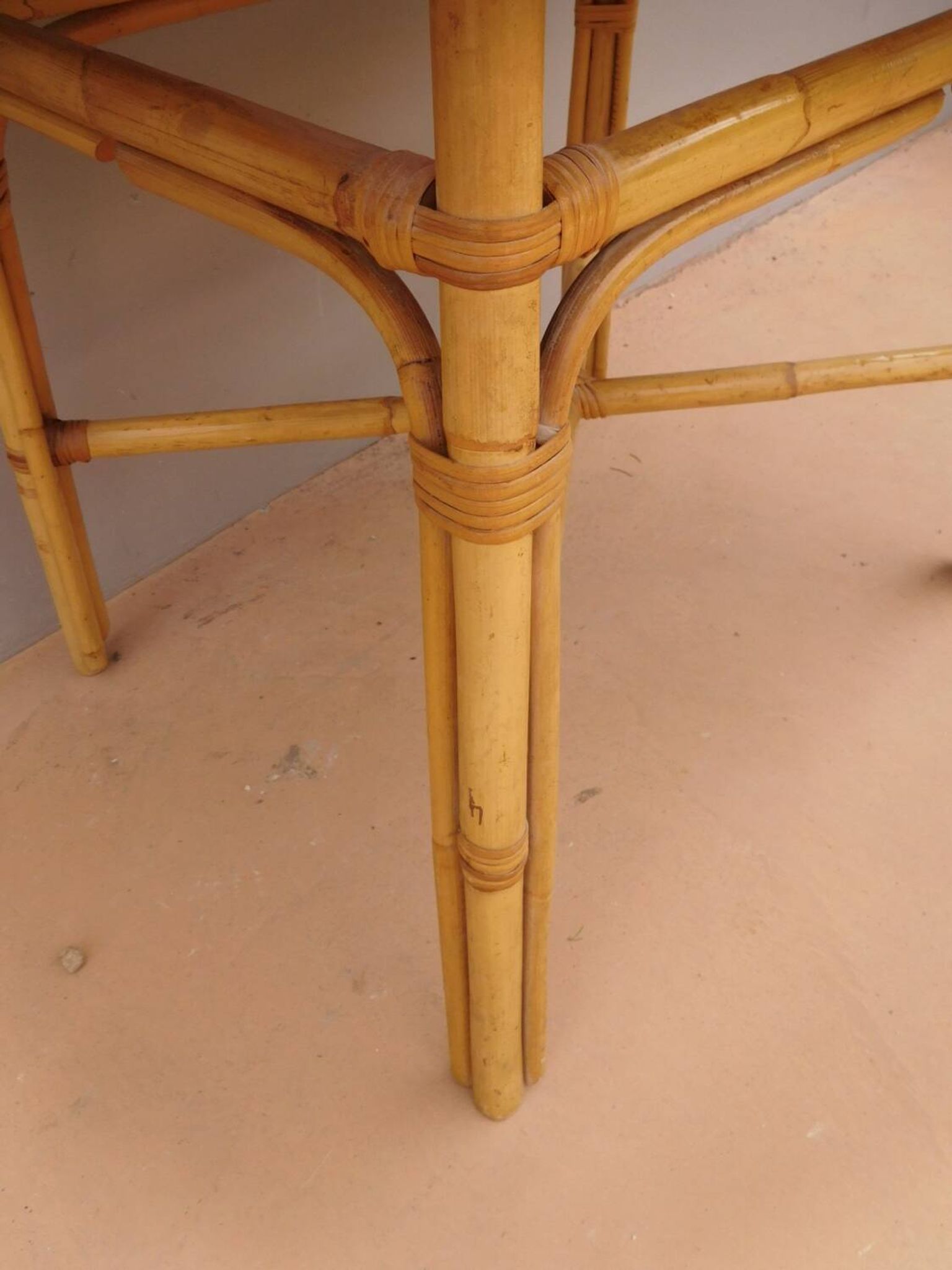 Ensemble table et chaises en rotin