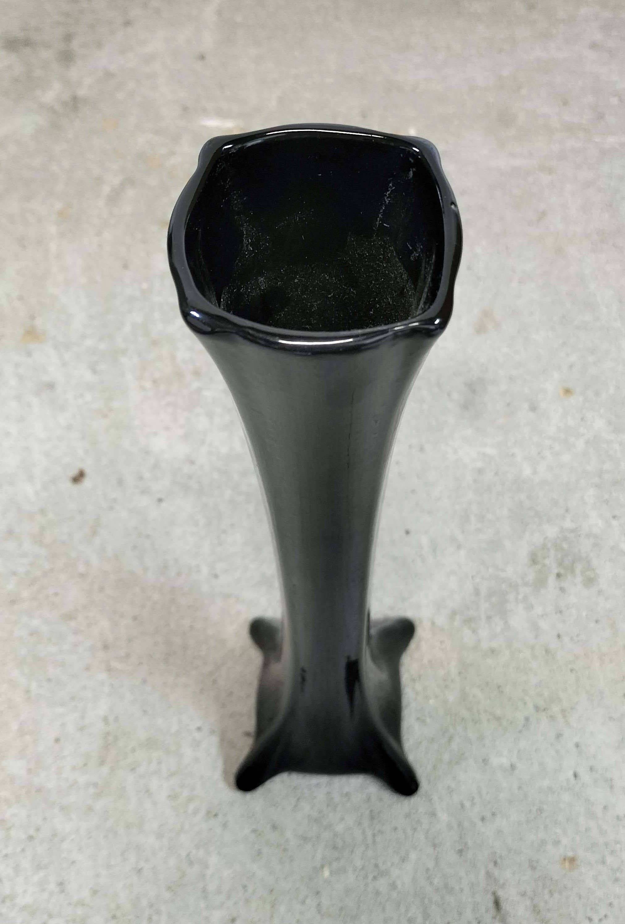 Black glass soliflore vase