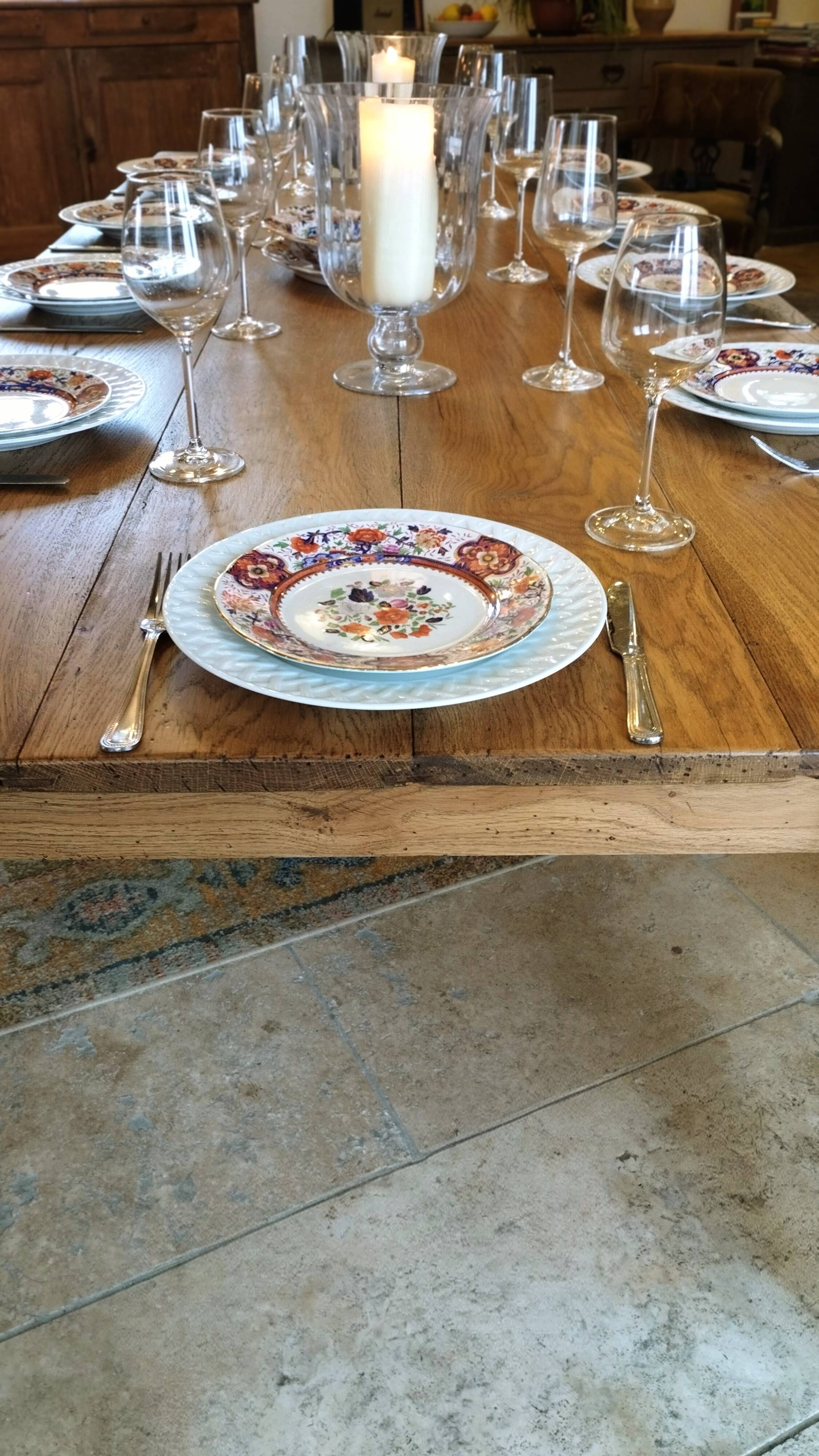 Table de ferme en chêne massif Français.240 x100 patiné avec deux tiroirs.
