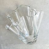 Vase vintage en verre transparent plié - vague