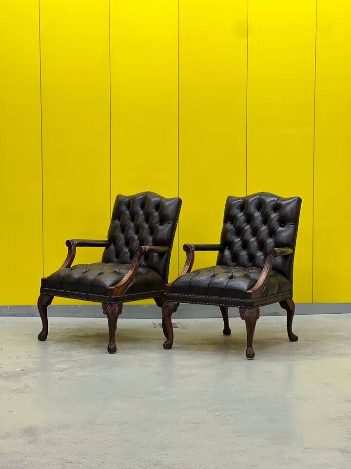 Fauteuil Chesterfield en cuir marron (le prix est pour un)