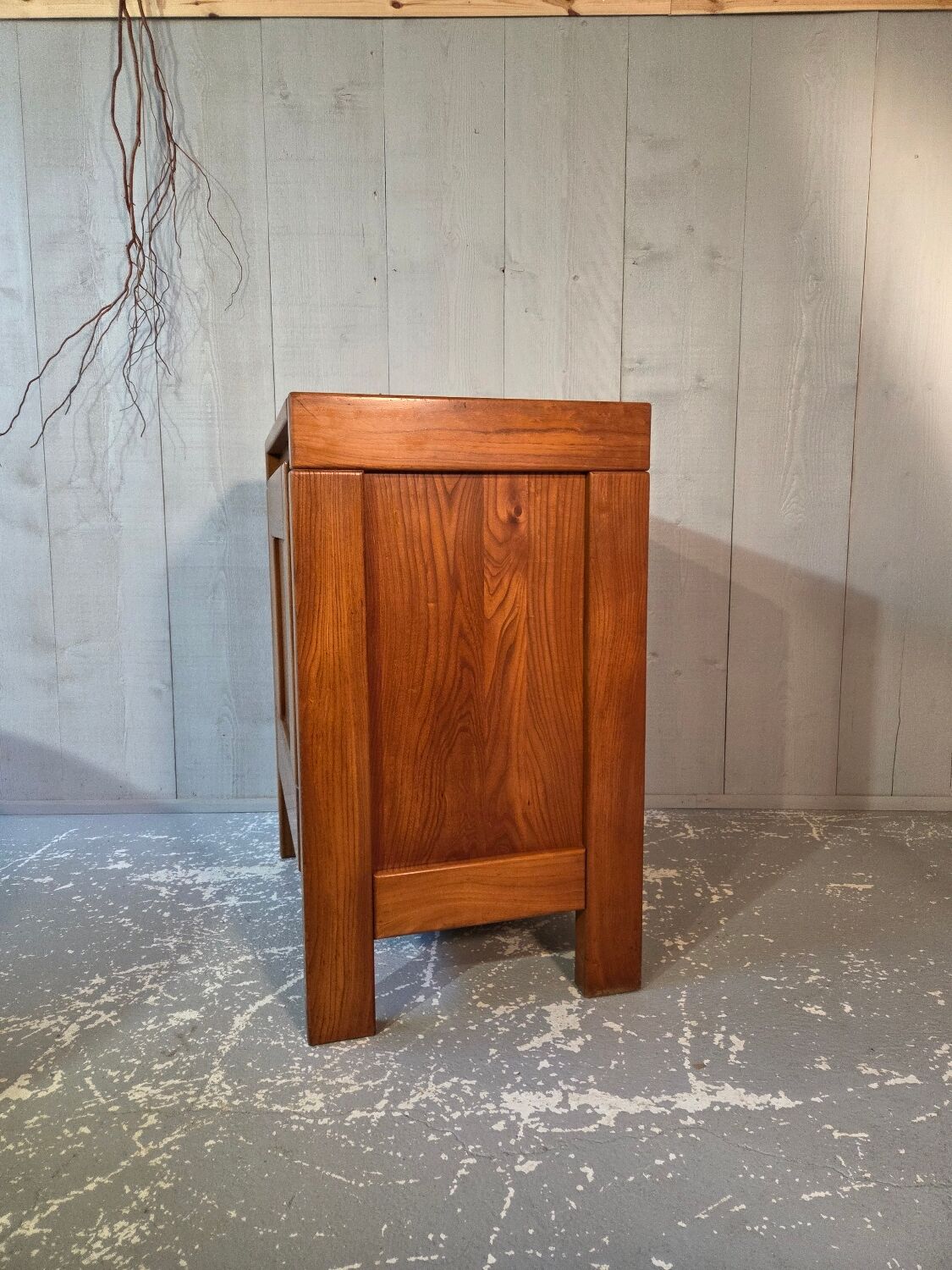 Elm buffet