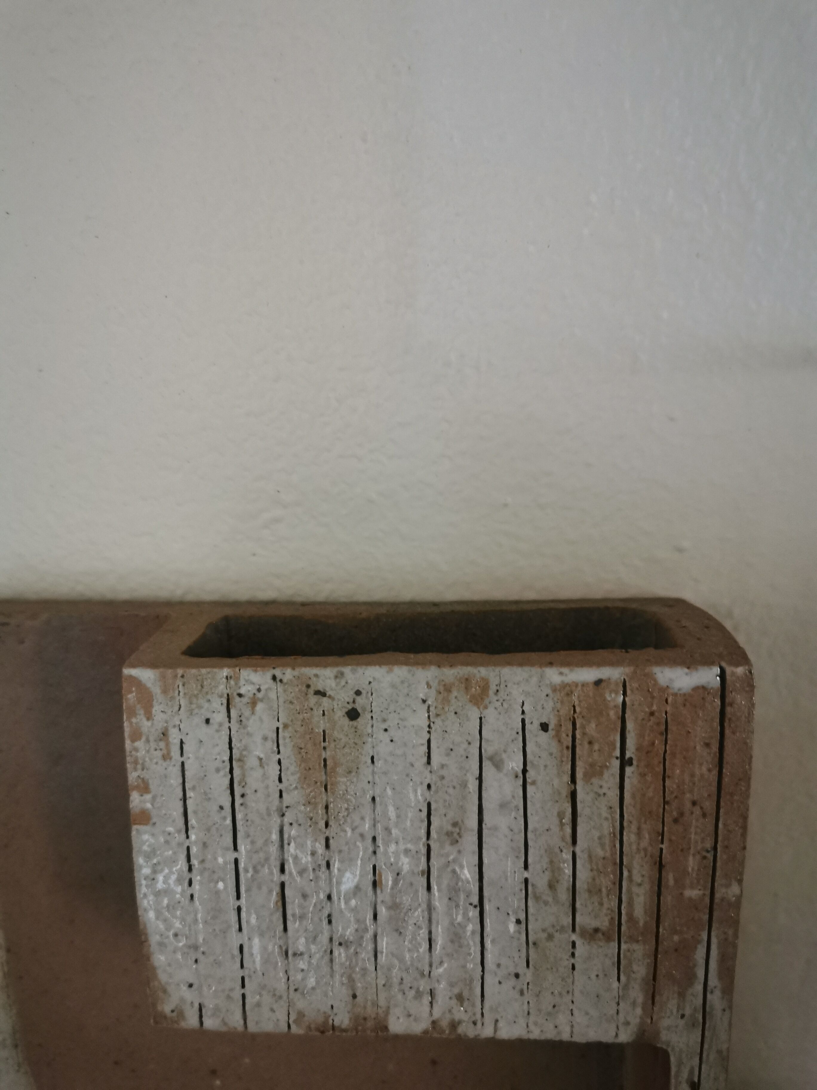 Vase wall architecture