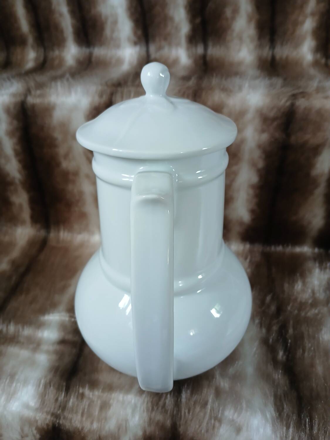 White ceramic coffee pot