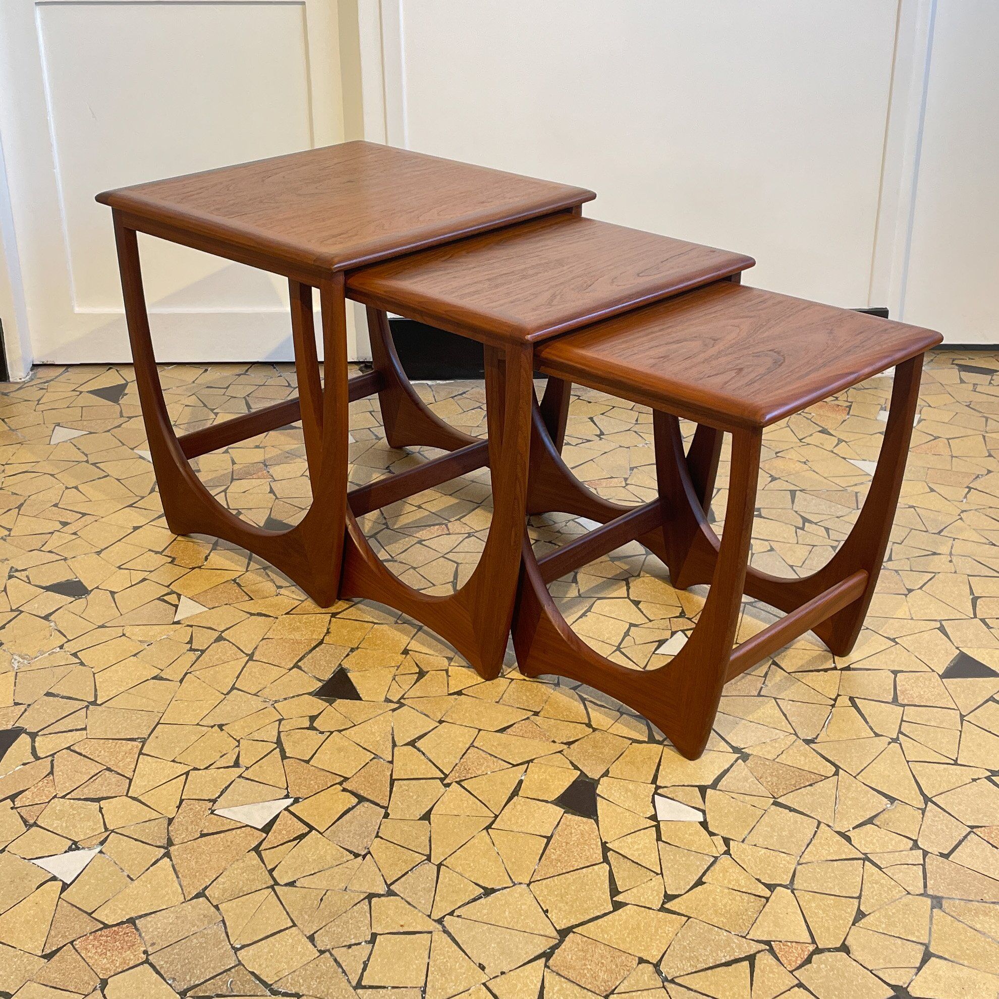 Teak trundle coffee table