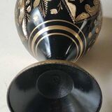 Vintage brass vase with black and gold patina, corolla neck. From India. Mid-20th century. Engraved heart/floral/leafy patterns. High 20 cm
