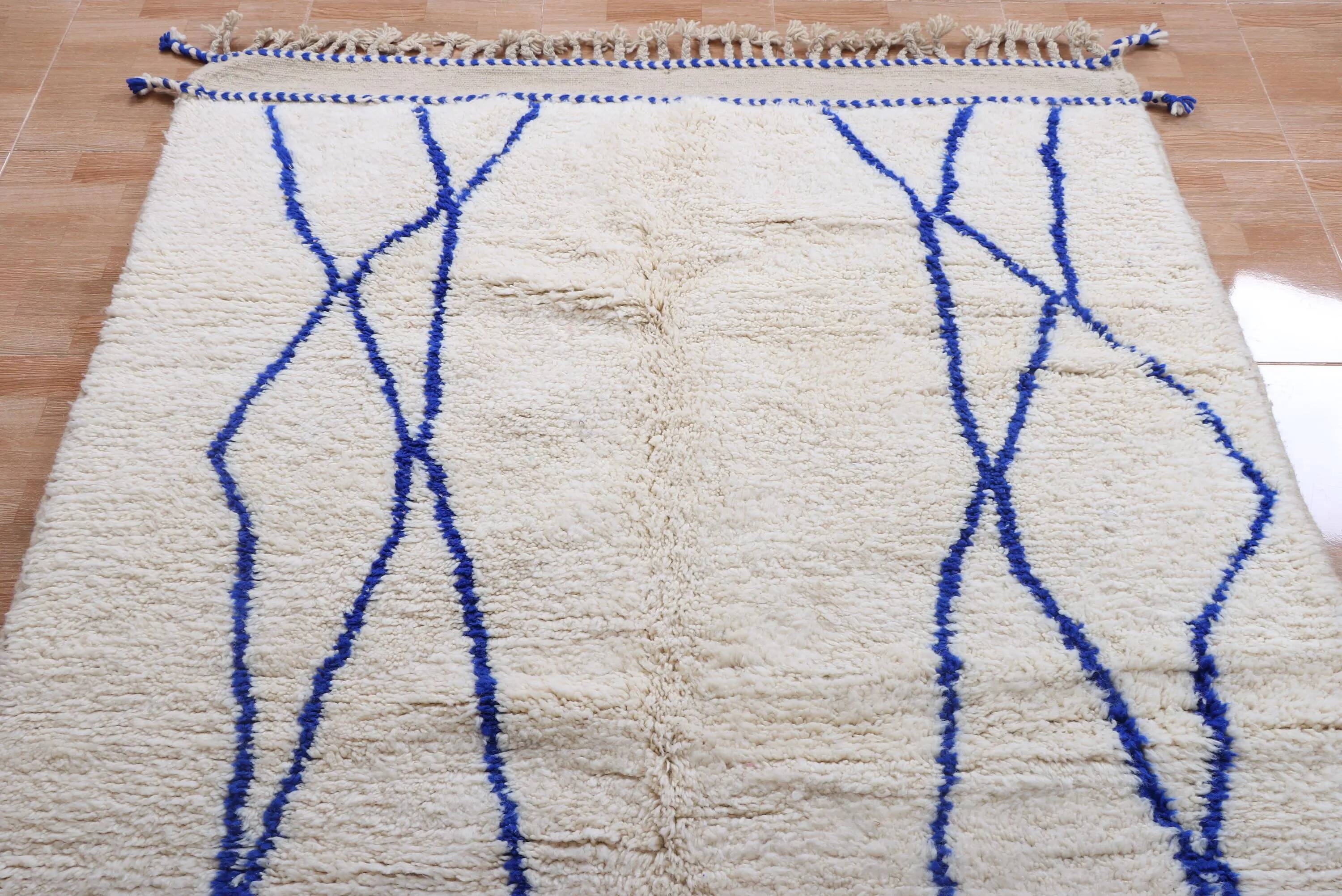 Handmade Moroccan wool rug, large size 250x150 cm, handcrafted.