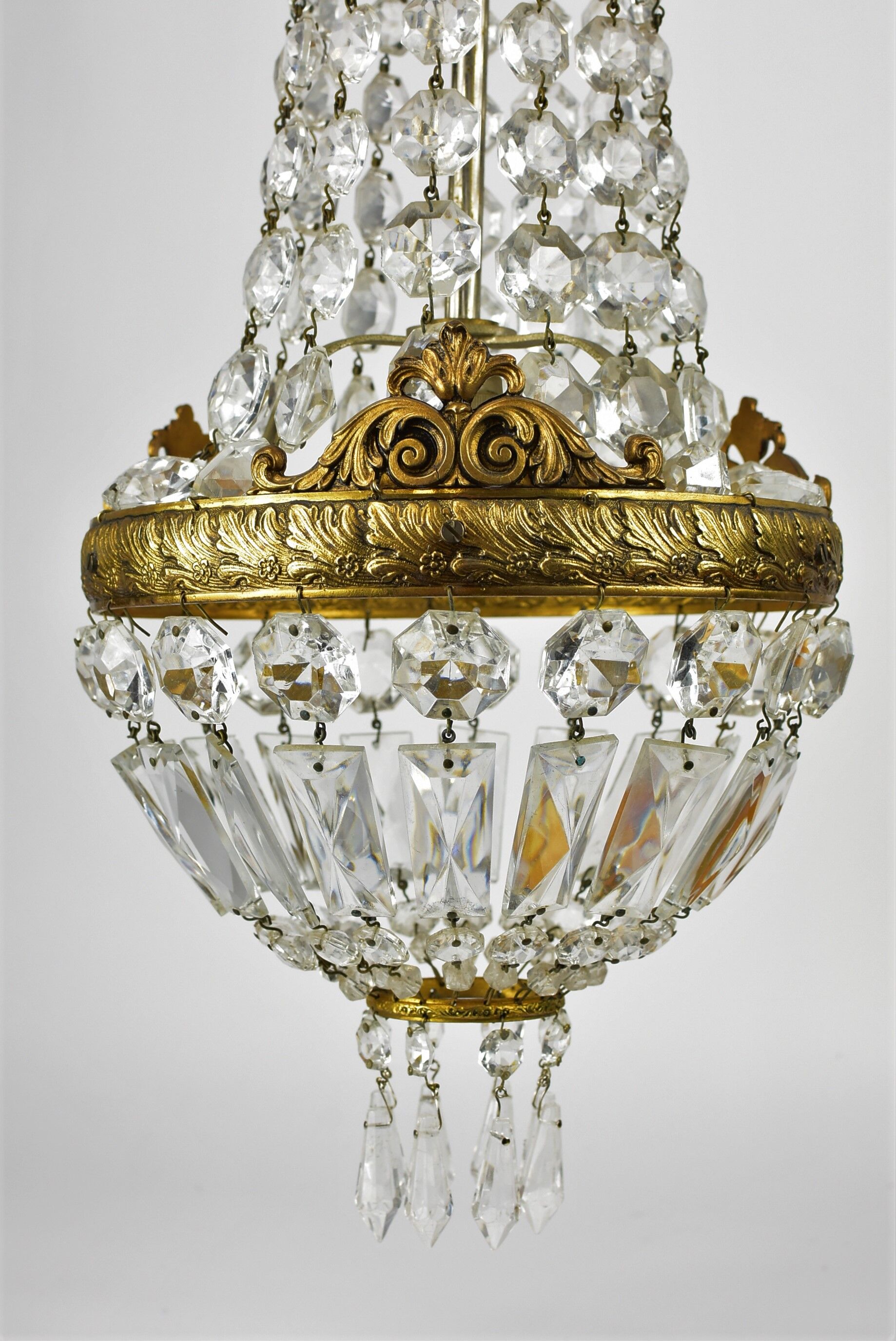 Chandelier vintage brass and glass grapevine