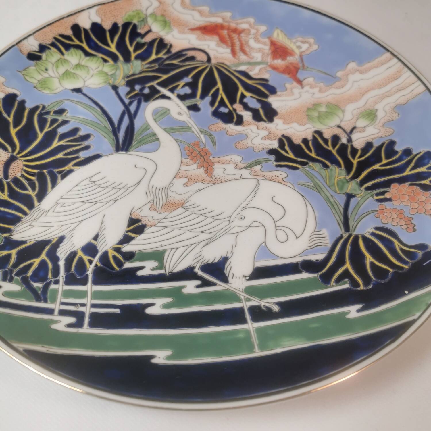 Large model plate in Chinese enamel porcelain with splendid bird decoration. macau