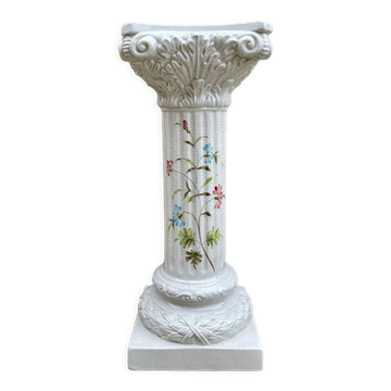 Cracked earthenware column