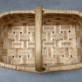 Vintage flat basket with handle