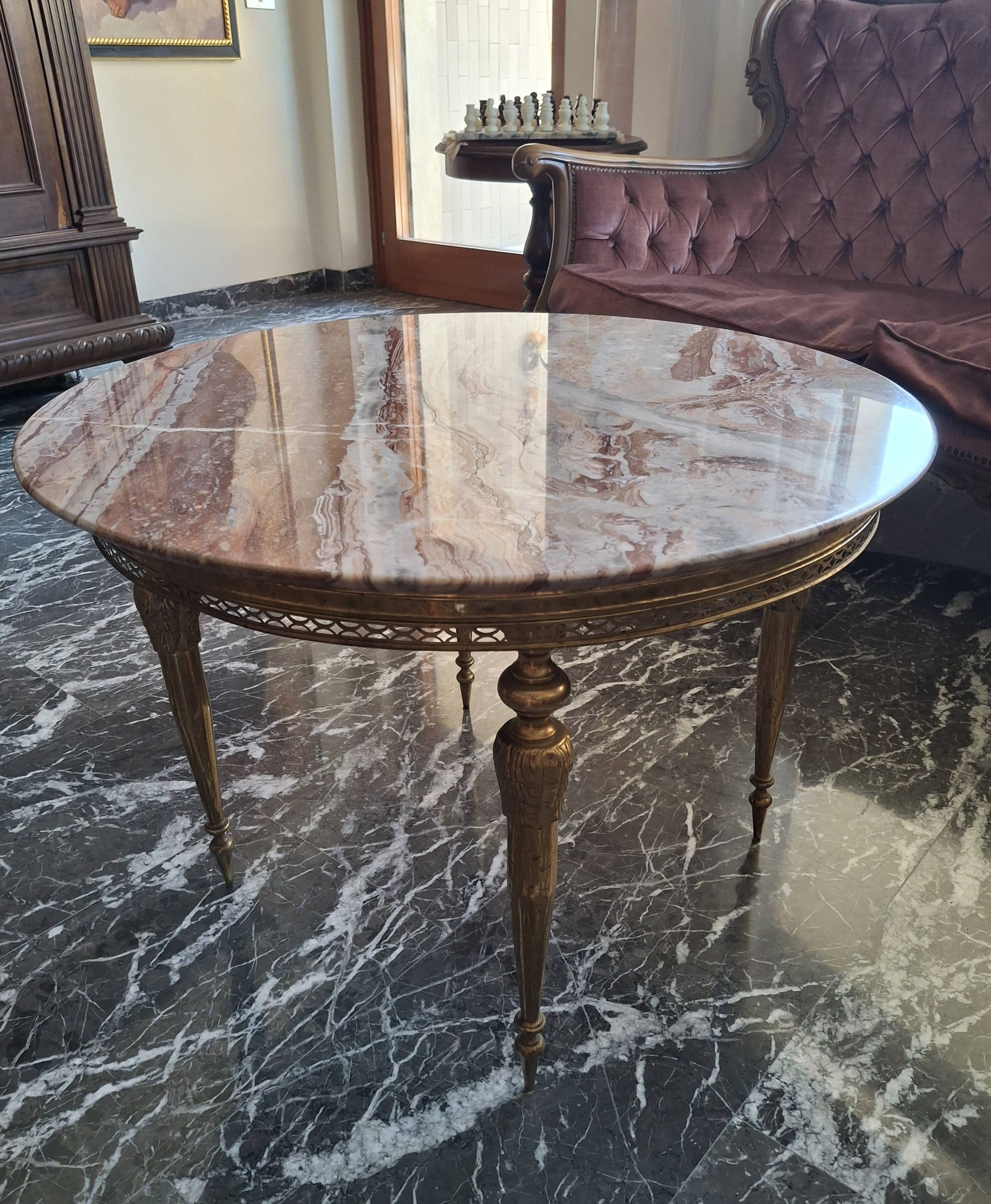 Table d’appoint italienne en marbre rose, années 60