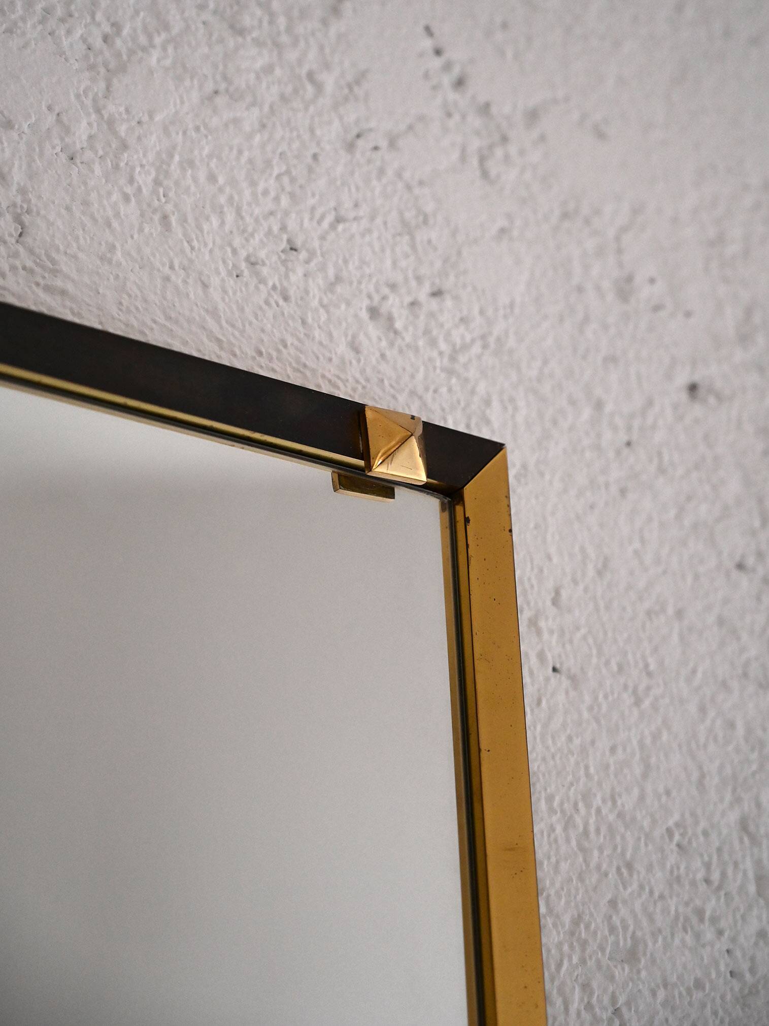 Miroir rectangulaire vintage avec cadre en métal doré et noir