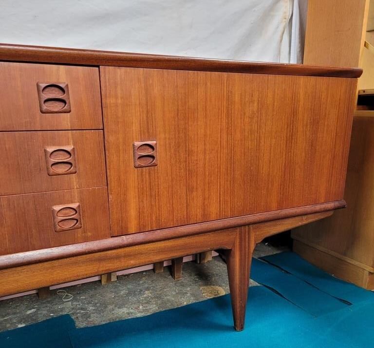 Scandinavian enfilade of the 70s, teak plated.