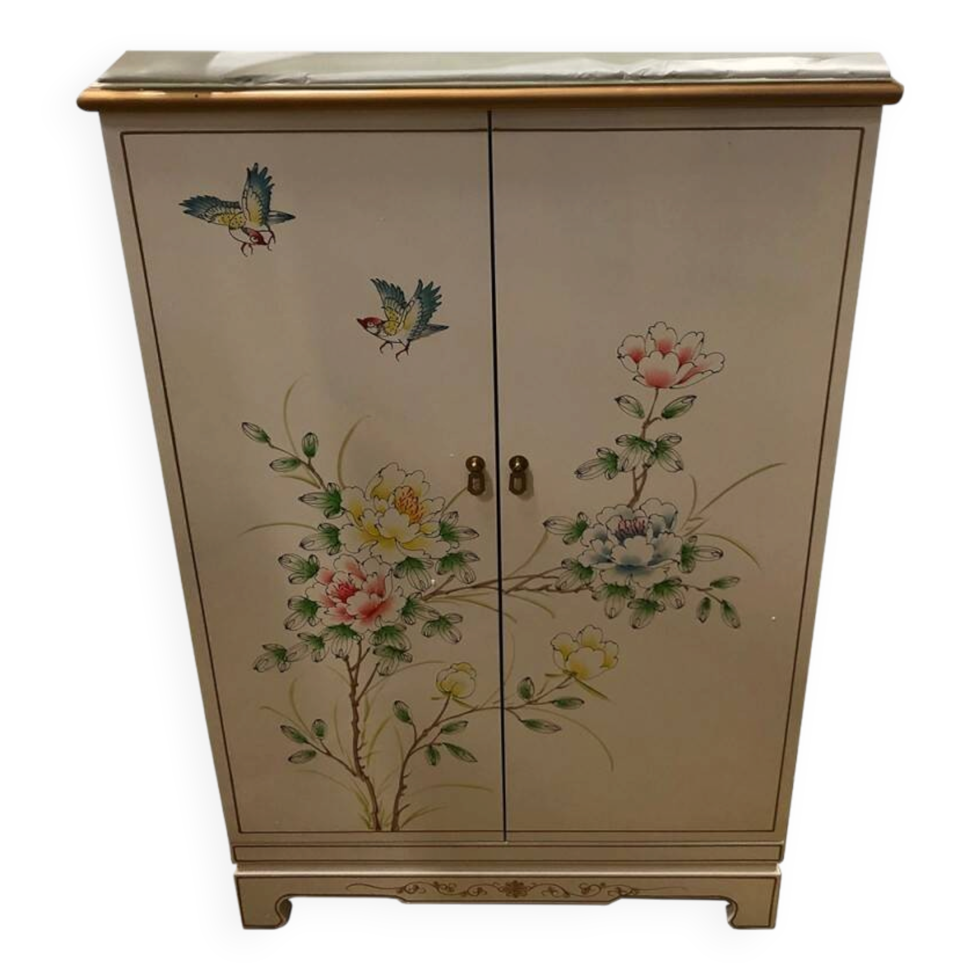 White lacquered Chinese wardrobe