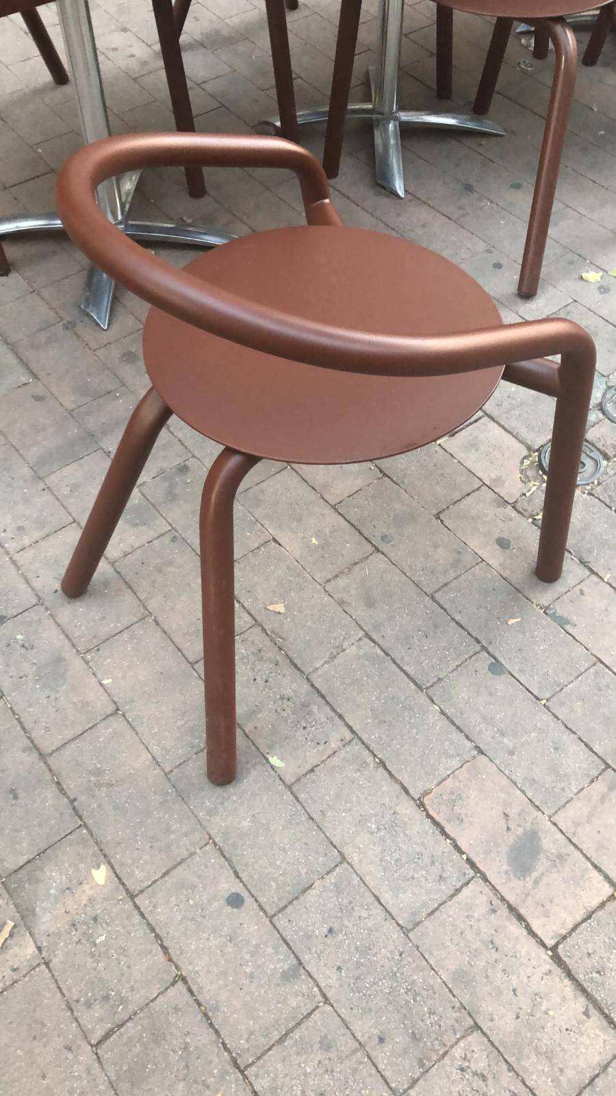 Lot 30 Chaises d'extérieur en acier AXEL CHAY avec certificat modèle unique