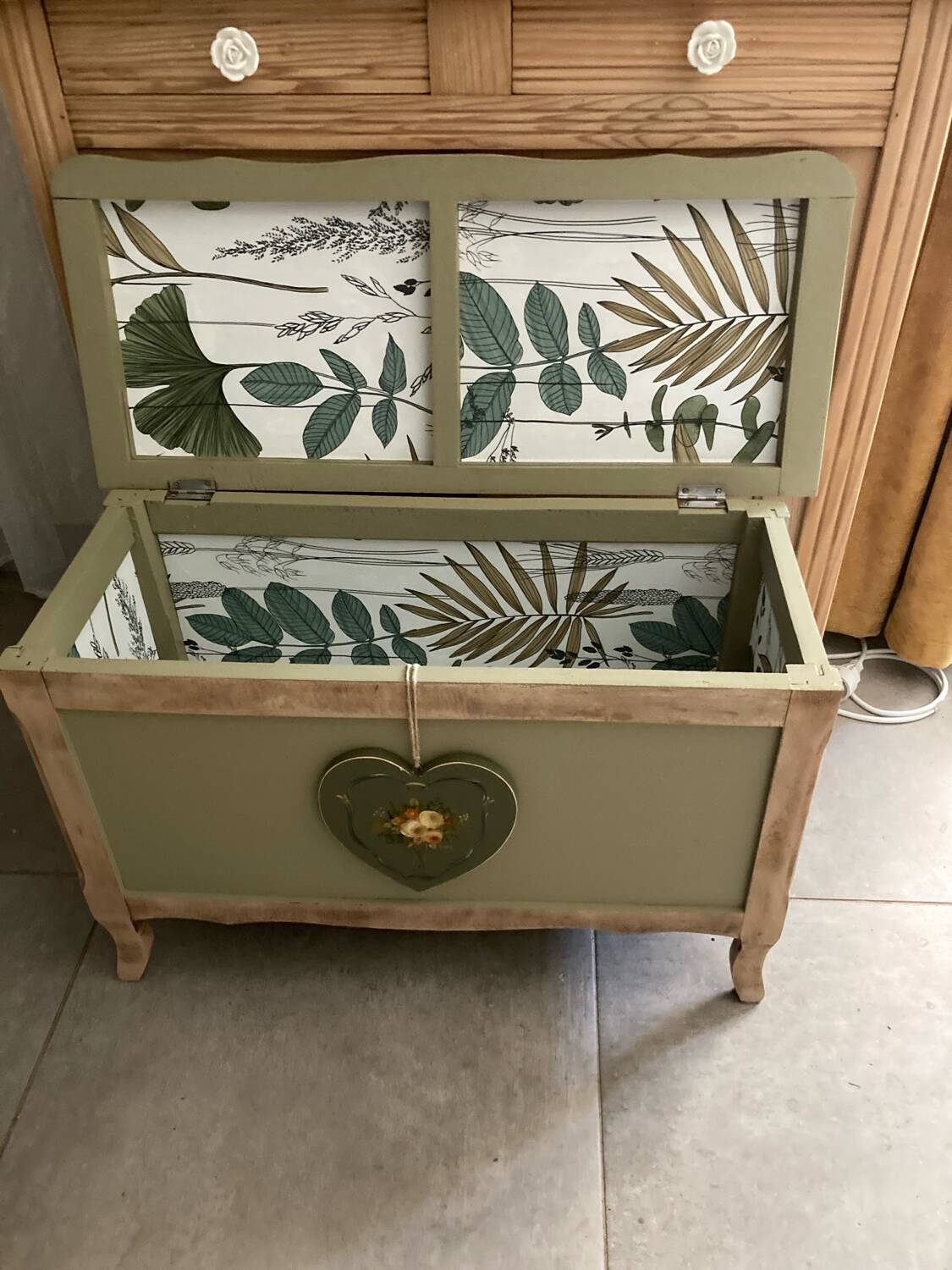 Vintage khaki chest and its removable Slavic heart