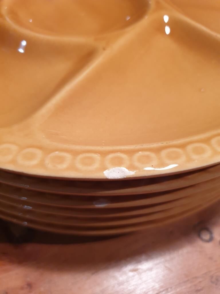 Set of 6 round plates with Gien France compartments