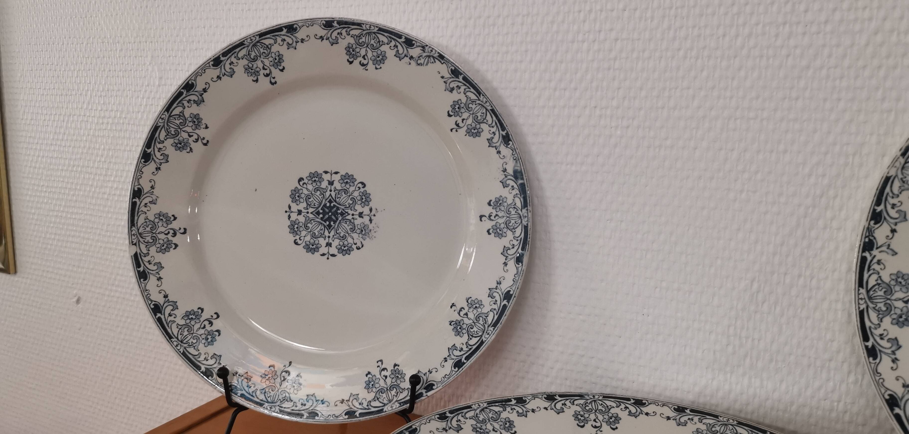 6 Flat plates in blue/green iron clay model “Mignon”, H & Cie Sarreguemines