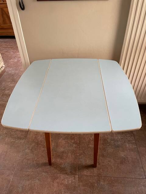 1960s formica table with 2 drop-leaves