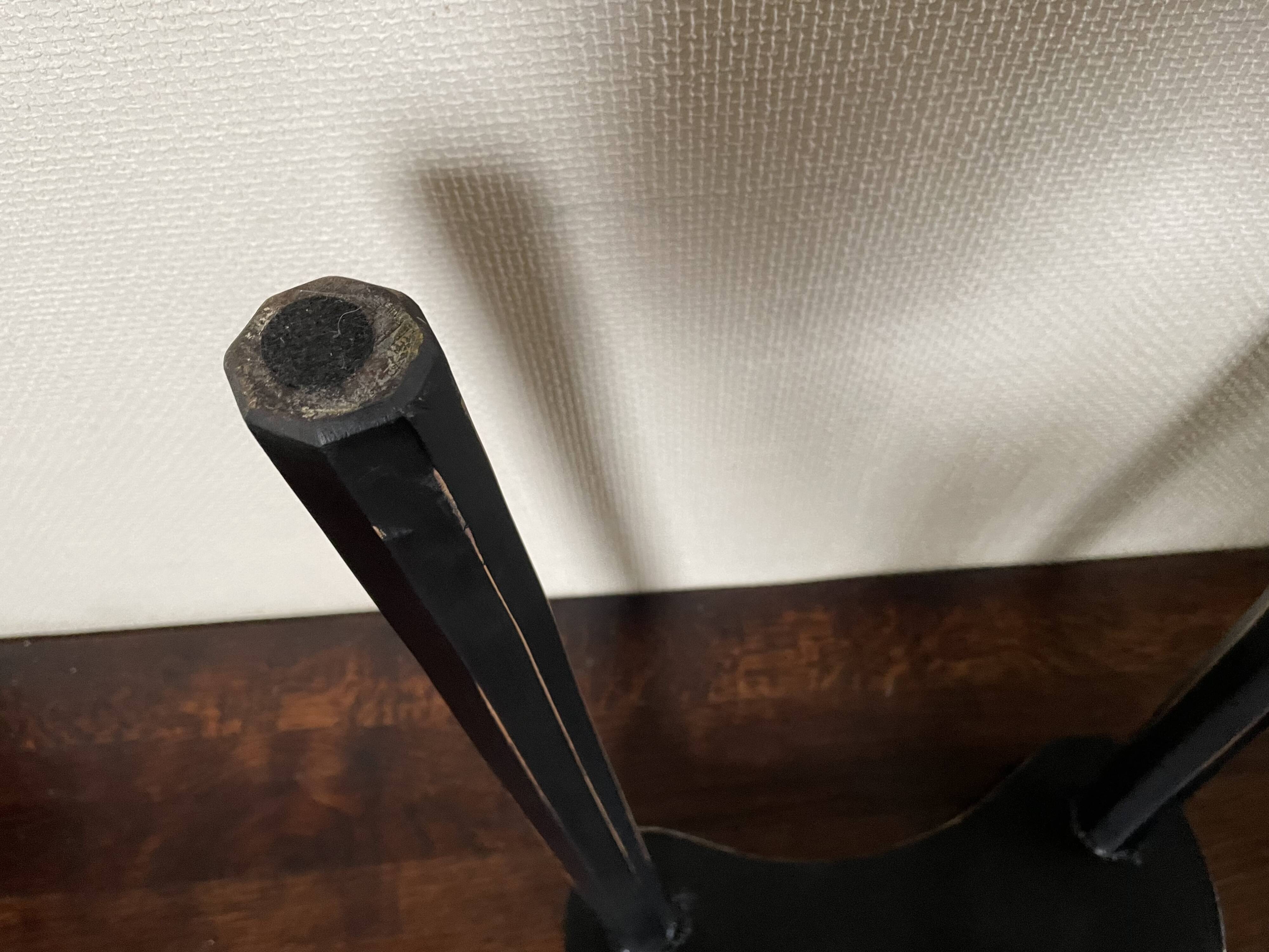 Tabouret tripode forme haricot