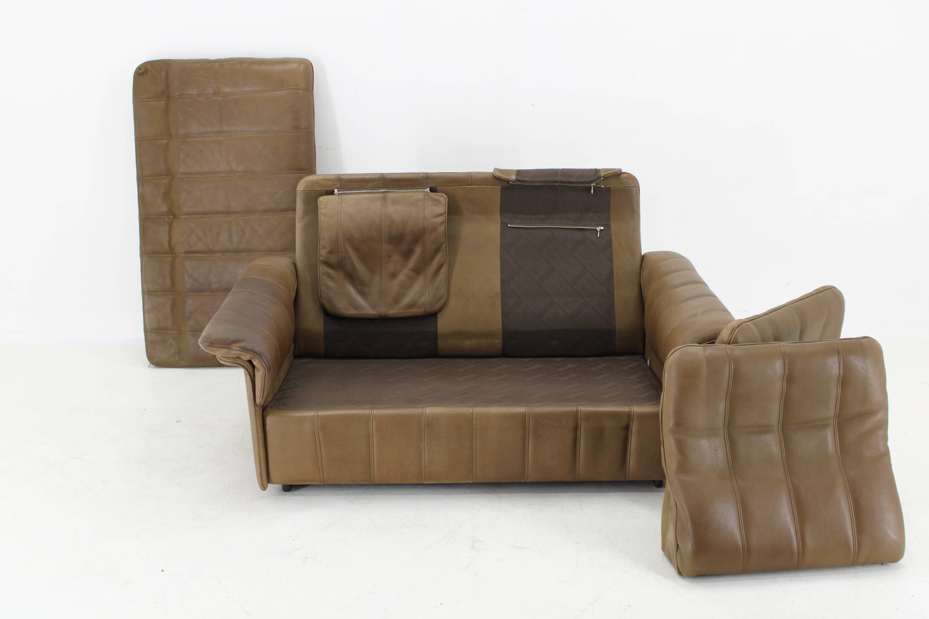 1970s De sede Exclusive Buffalo Leather 2- Seater Sofa , Switzerland