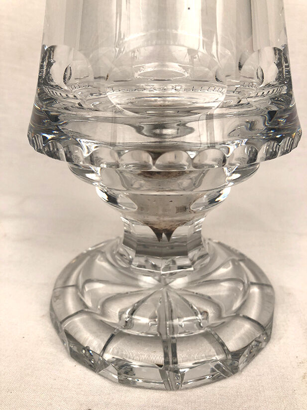 Vase in cut crystal, standing