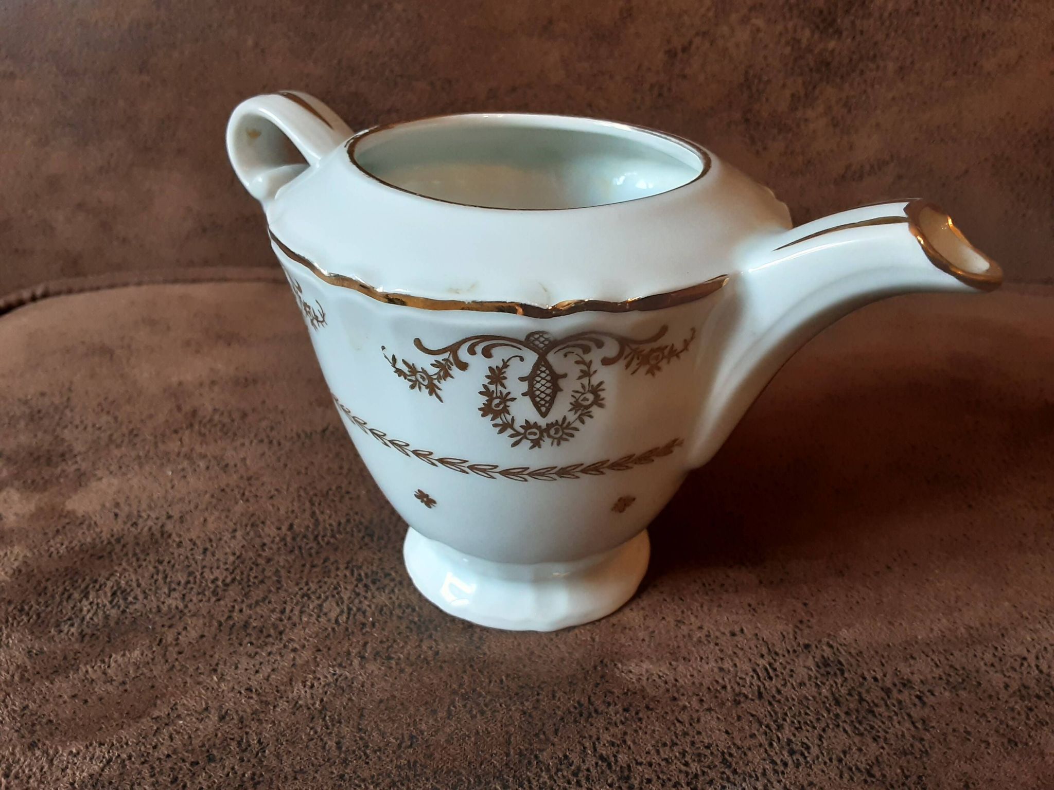 Luxury porcelain milk jug from the National Company