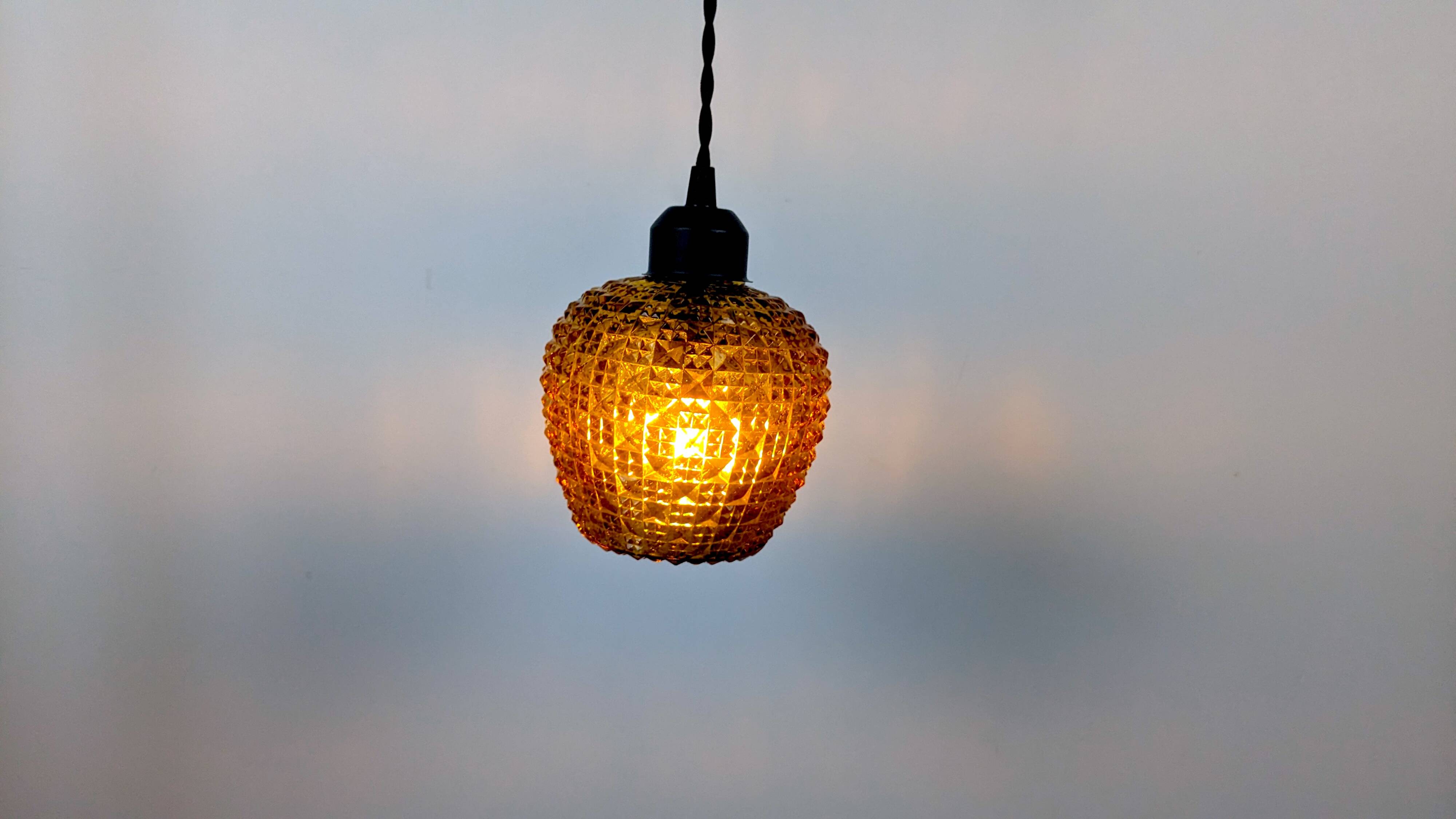 Vintage pendant light in ocher chiseled glass