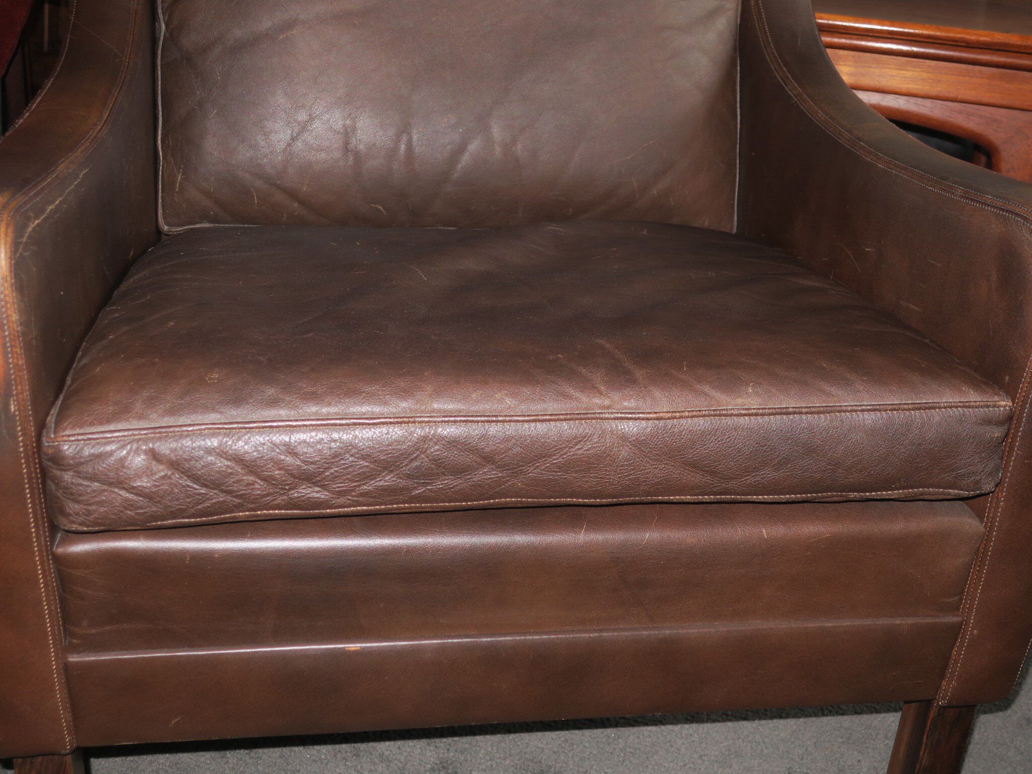 Fauteuil en cuir et bois de rose, années 1960