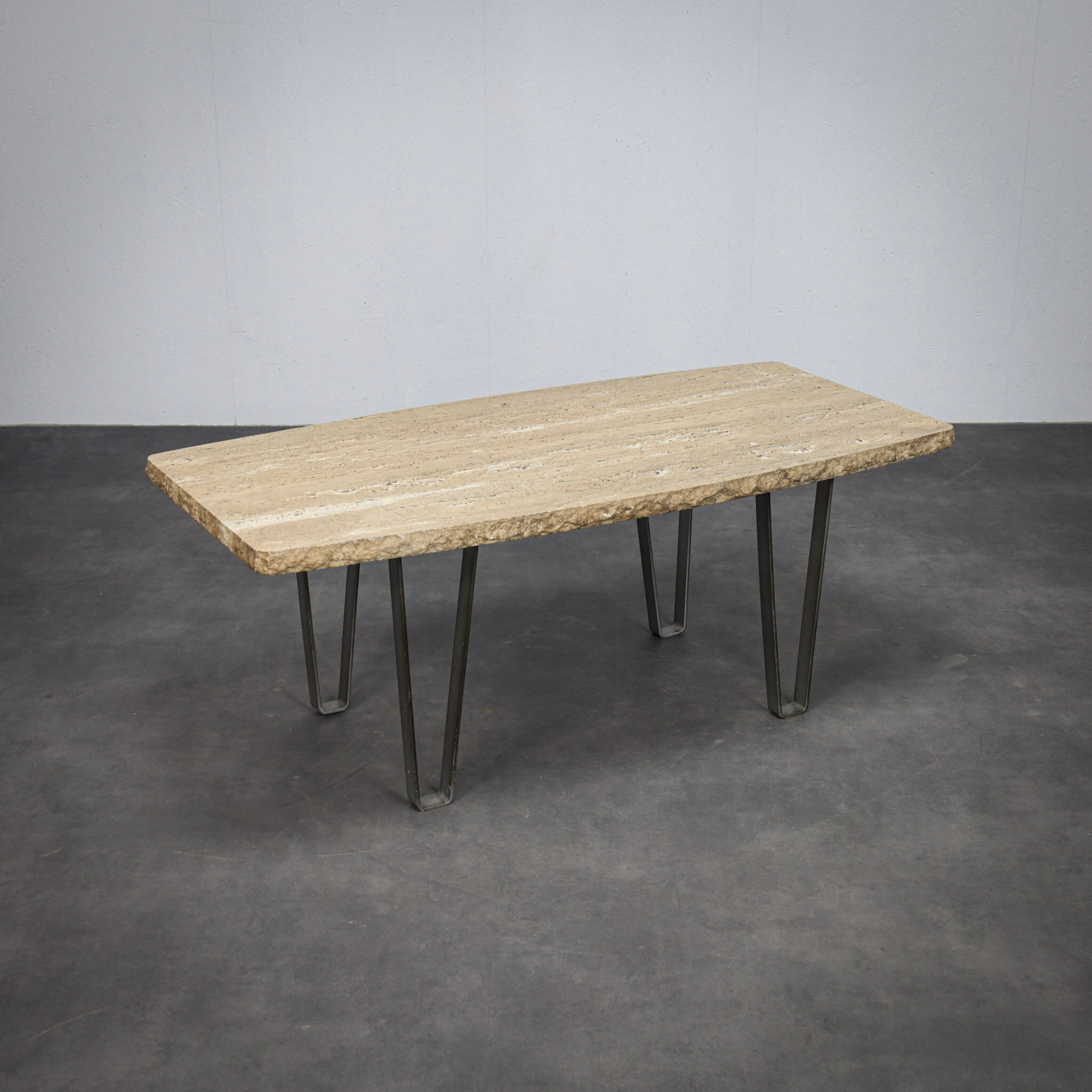 Table basse en travertin, Italie (années 1970)