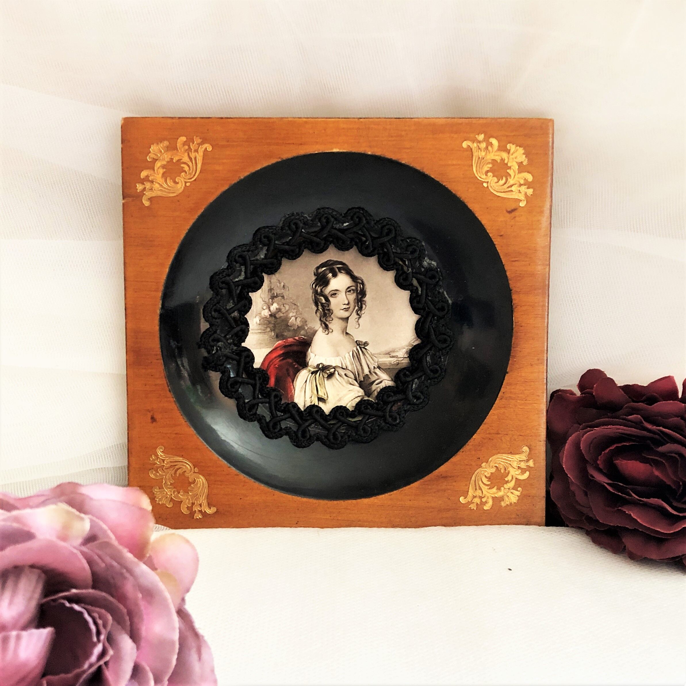 Wall frame portrait woman Empire style