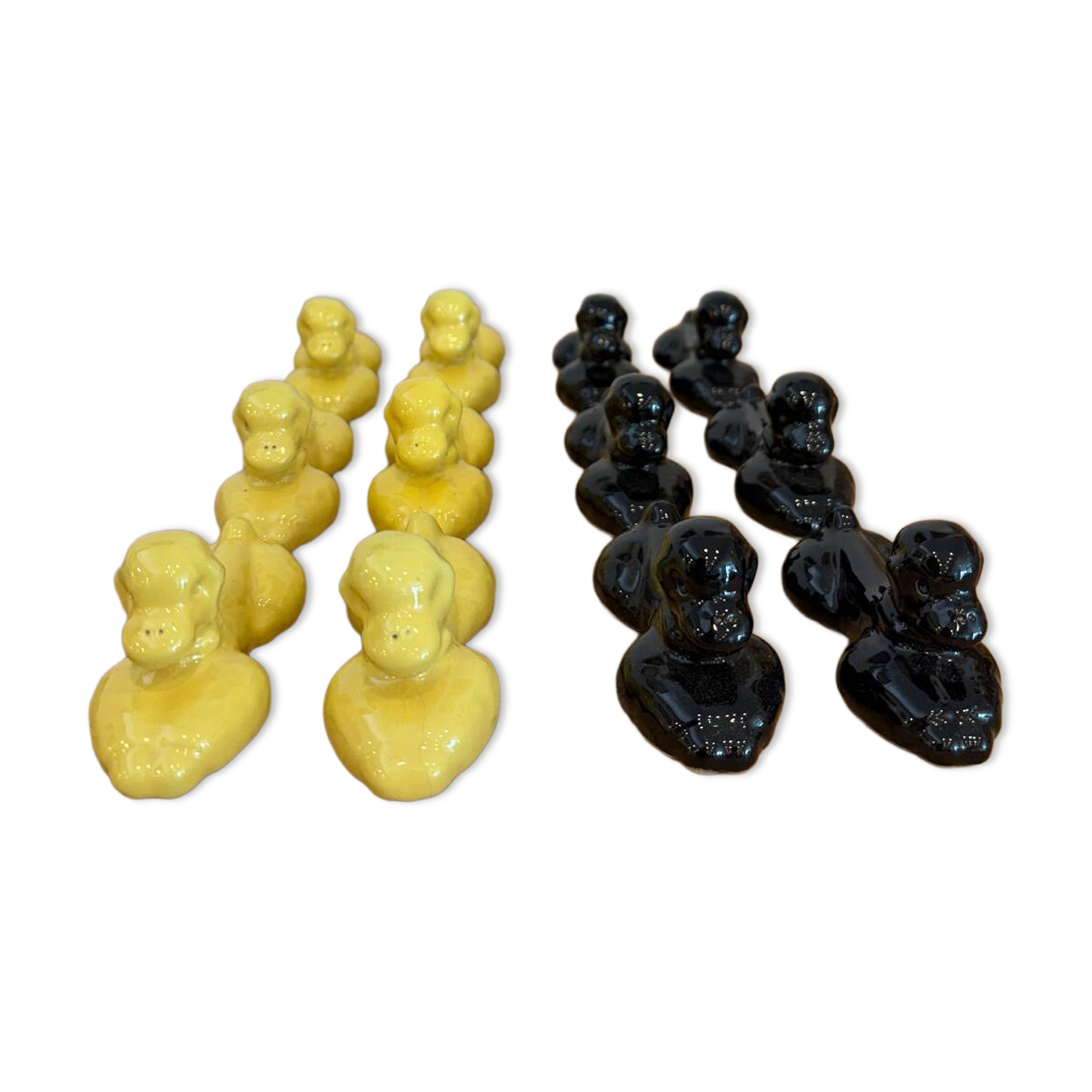 Box of 12 dog-shaped cutlery rests in yellow and black majolica.