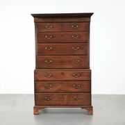 Commode anglaise antique du XVIIIe siècle en chêne.