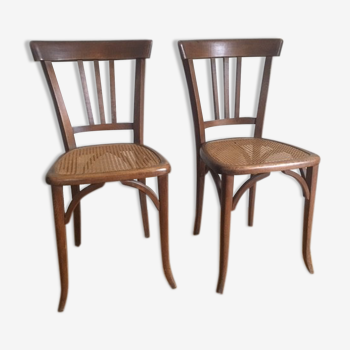Pair of chairs canned